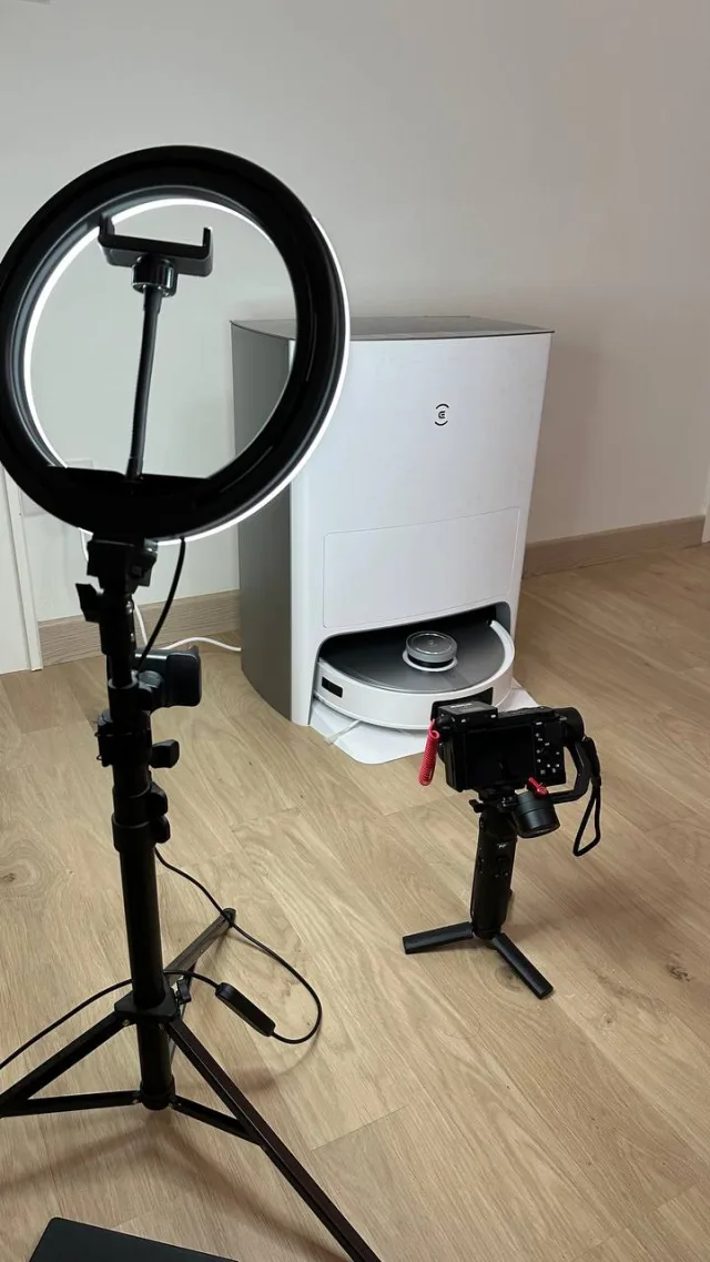Ecovacs Deebot X1 OMNI sul set fotografico