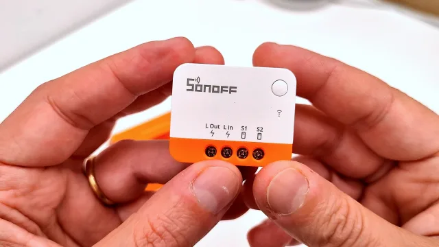 Sonoff Mini Extreme in versione ZigBee dettaglio morsettiera
