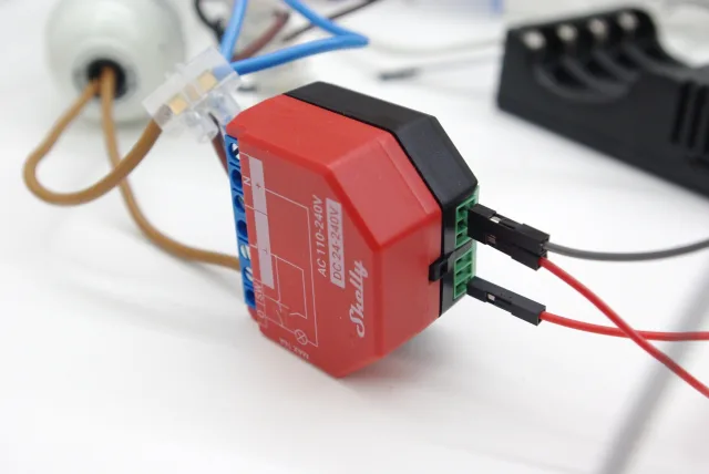 Shelly Plus ADD-ON montato sopra uno Shelly 1PM Plus