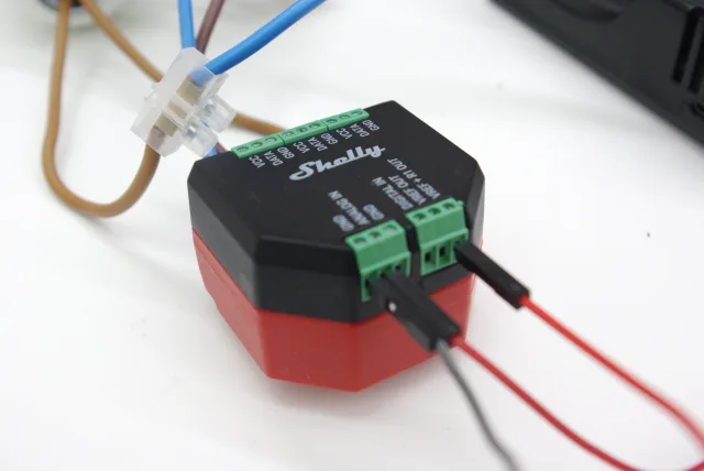 Shelly Plus ADD-ON montato sopra uno Shelly 1PM Plus