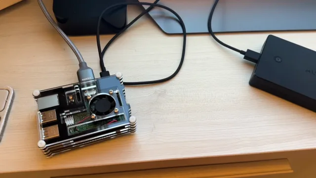 Raspberry collegato a monitor e tastirera