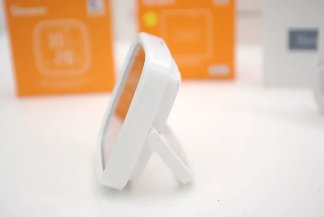 Sonoff SNZB-02D dettaglio piedistallo integrato