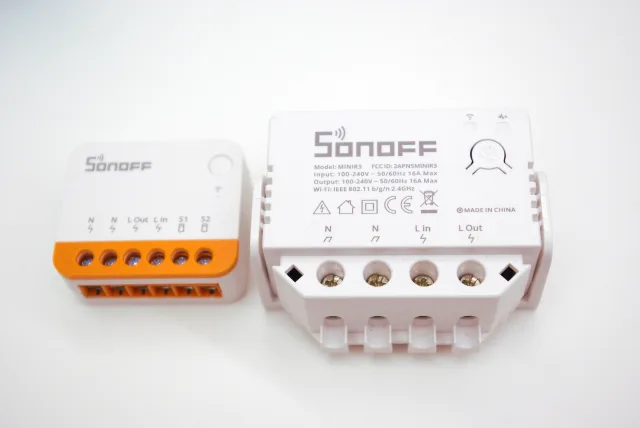 Sonoff mini R4 Extreme VS Sonoff mini r3 dimensioni a confronto