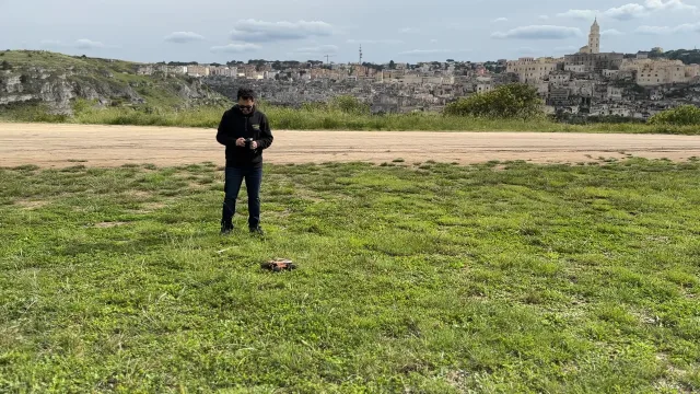 Raff mentre va a compare le sigarette! Con Loolinn RAVAGE M15