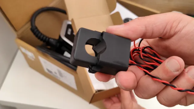 Prism Solar, dettaglio pinza amperometrica