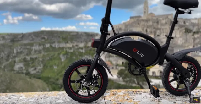 DYU D3F Bicicletta Elettrica: il Divertimento nel Tuo Viaggio Quotidiano