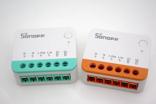 Sonoff MINIR4M confronto con Sonoff MINI Extreme R4