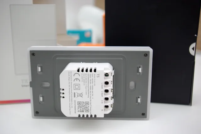 Sonoff TX Ultimate versione italiana dettaglio morsettiera