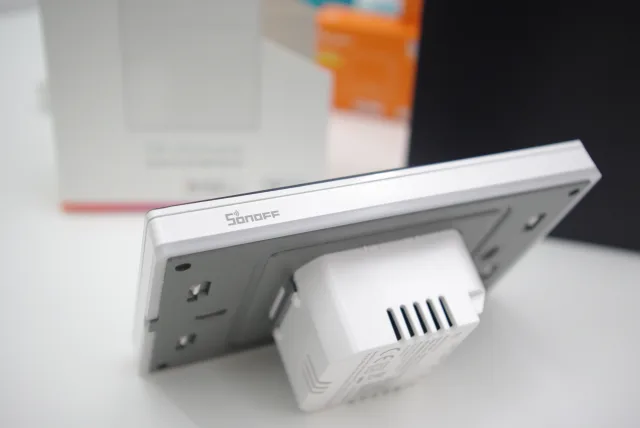 Sonoff TX Ultimate versione italiana dettaglio bordatura