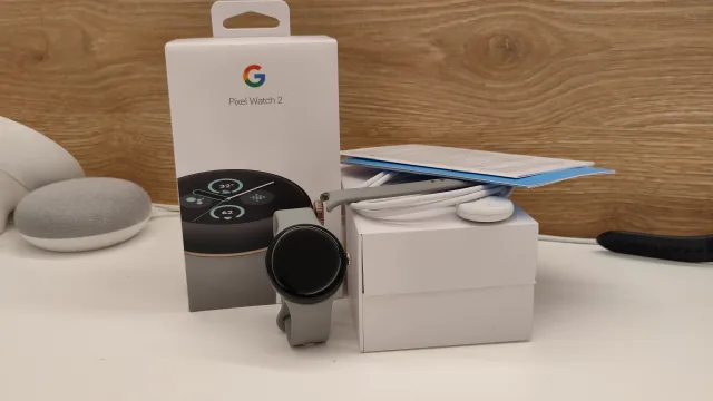 Google Pixel Watch 2 contenuto della confezione
