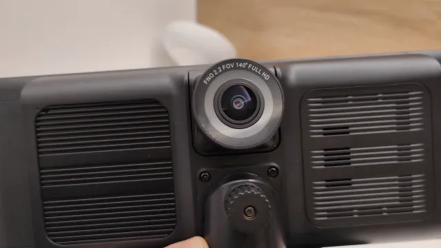 Dettaglio fotocamera anteriore