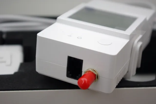 Sonoff POW Ring dettaglio connettori su lato superiore