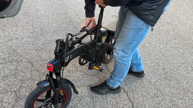 DYU A5 una e-bike che diventa piccolissima