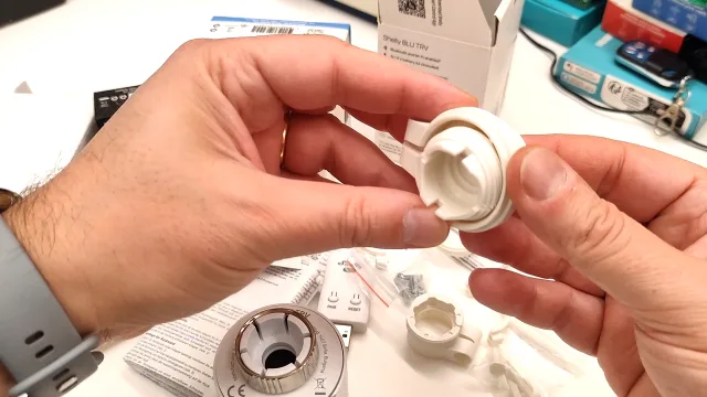 Shelly BLU TRV ataddatori per installazione universale