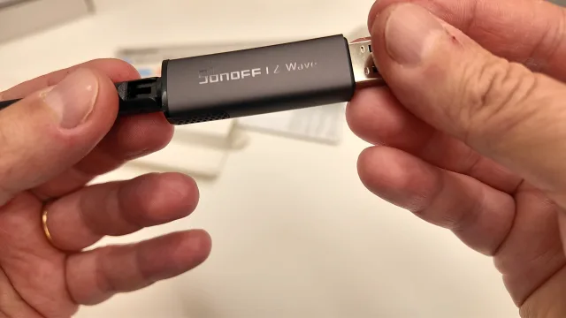 Z-Wave su Home Assistant: Perchè ho sostituito la mia Aeotec con la nuova Sonoff Z-Wave 800